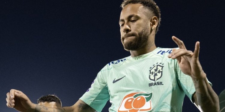 Indisposição; Neymar  tem febre durante tratamento de lesão no tornozelo