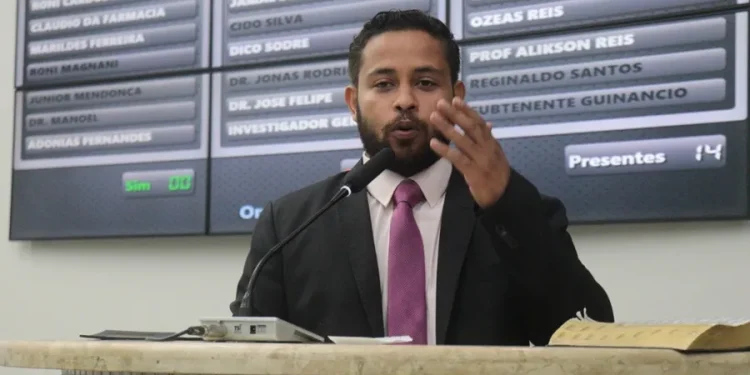 Vereador cobra limpeza de terreno público da própria Prefeitura em Rondonópolis