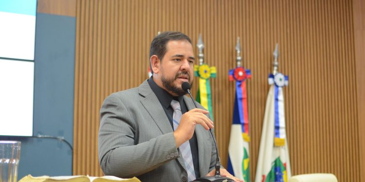 Câmara aprova projetos de reestruturação e de parceria com UFR