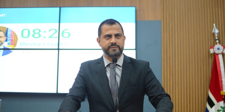 Vereador Wesley Cláudio defende gestão da política habitacional de Cláudio Ferreira