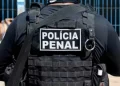 Policial penal é preso por suspeita de facilitar entrada de celular em unidade prisional em MT