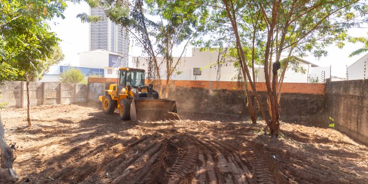 Vereadores pedem mutirão de limpeza e retirada de entulhos no bairro Mathias Neves em Rondonópolis