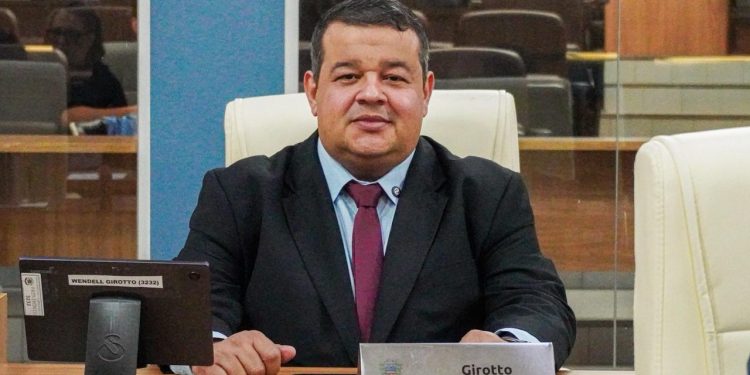 Vereadores Júnior Mendonça e Girotto retornam às atividades legislativas na Câmara de Rondonópolis