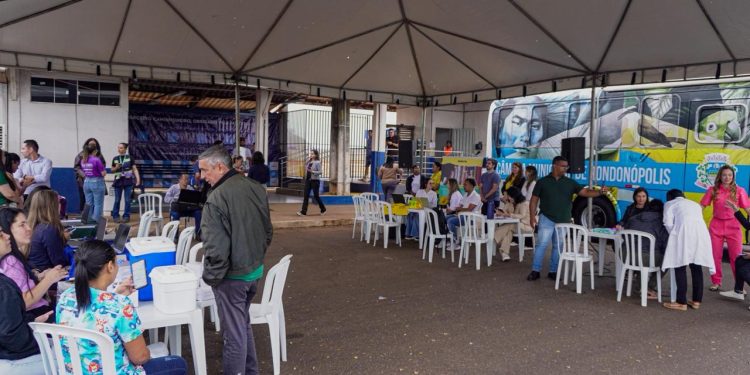 Poder Legislativo atrai centenas de pessoas em edição especial da Câmara Itinerante no Terminal da Rumo