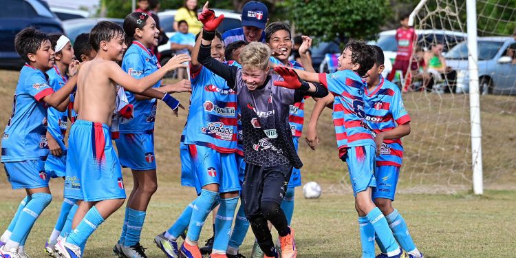 Semifinais do Campeonato Municipal de Escolinhas definem finalistas em Rondonópolis